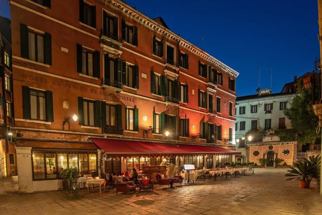 Hotel La Fenice et Des Artistes фото 44