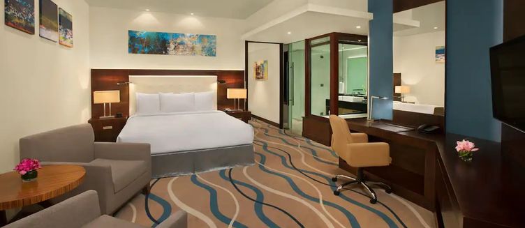 Фото отеля DoubleTree by Hilton Hotel and Residences Dubai Al Barsha
