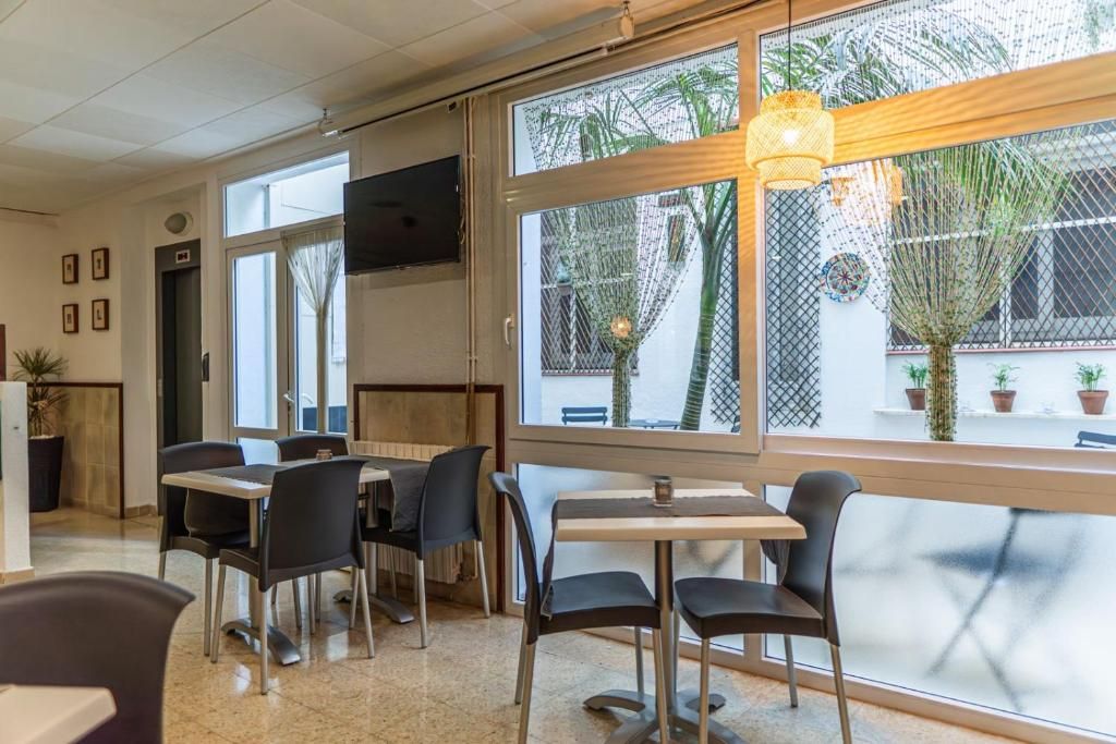 Хостел «Hostal Regina» фото 1