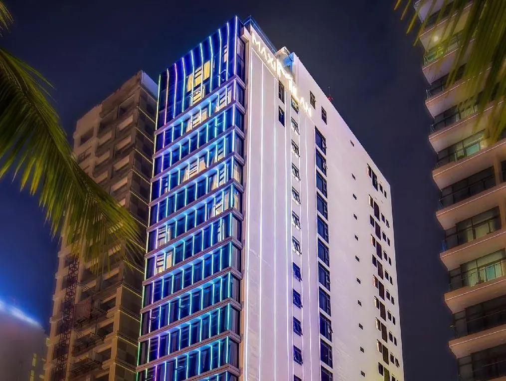 Maximilan Danang Beach Hotel фото 0