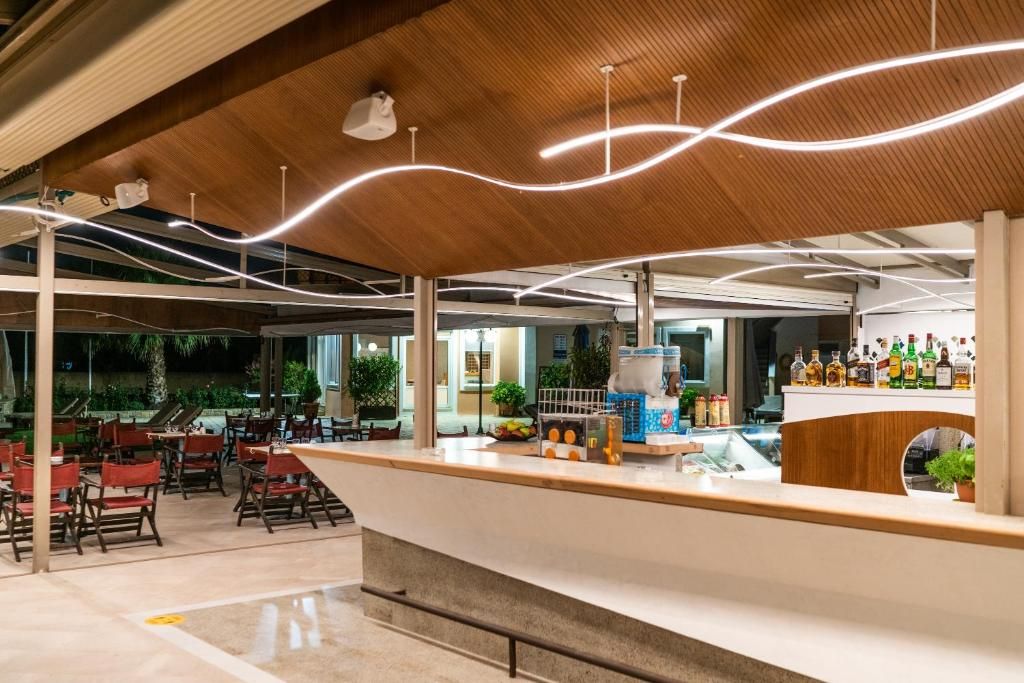 Avantis Suites Hotel фото 11