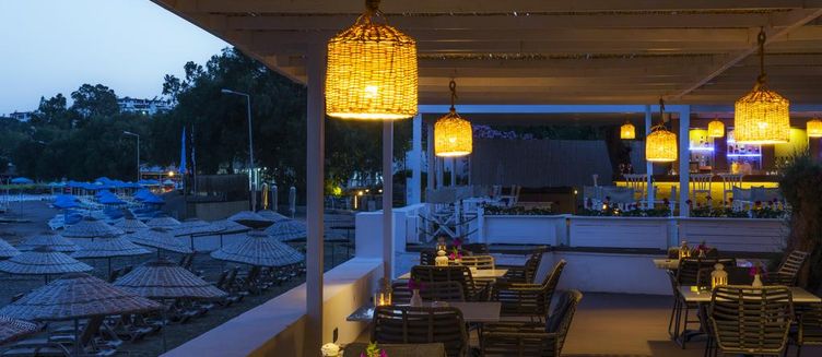 Фото отеля LIV Hotel by Bellazure