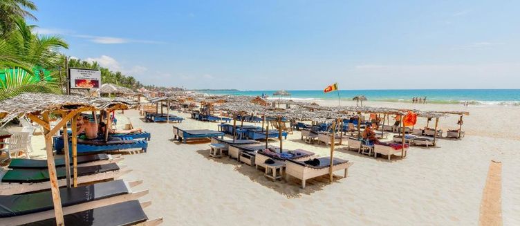 Фото отеля International Beach Hotel & Restaurant