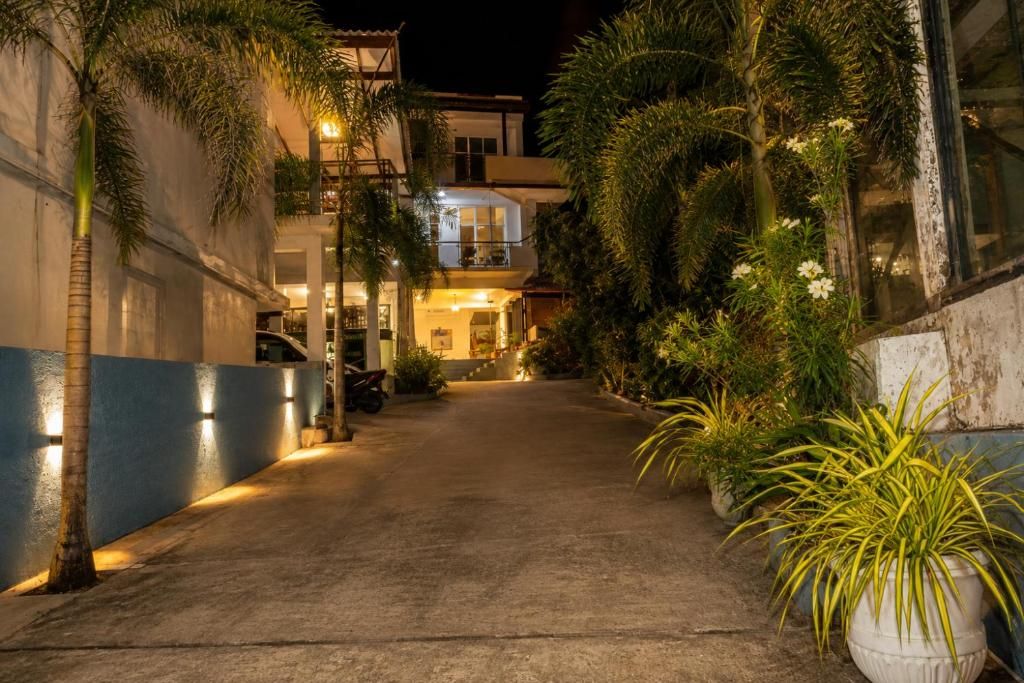 Queen's Beach Hotel фото 33