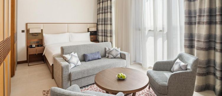 Фото отеля Staybridge Suites Dubai Al-Maktoum Airport, an IHG Hotel