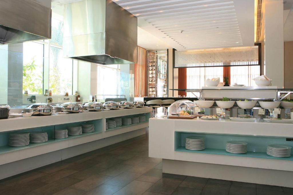 Yas Plaza Circuit фото 31