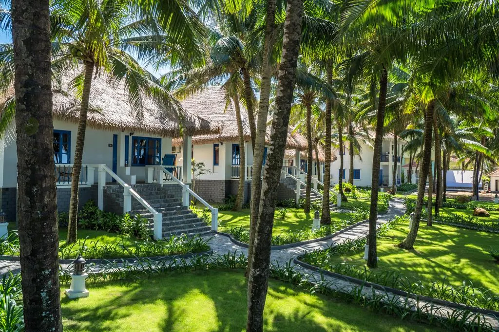 L'Azure Resort and Spa фото 2