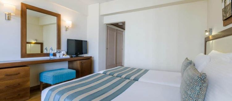 Фото отеля Golden Bay Beach Hotel