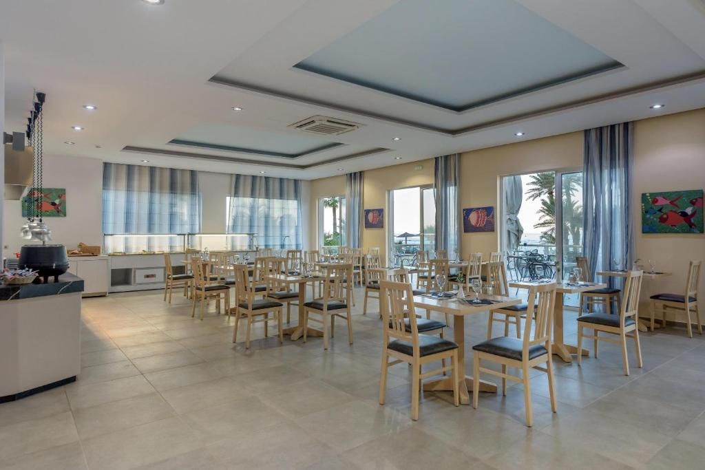 Zeus Hotels Palm Beach фото 7