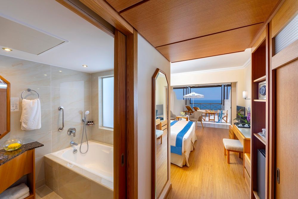 Constantinou Bros Athena Beach Hotel фото 43