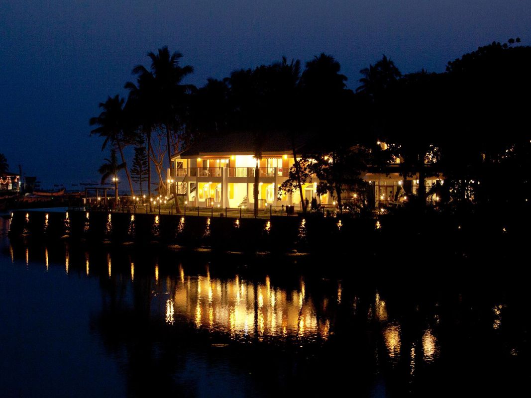 Acron Waterfront Resort фото 17