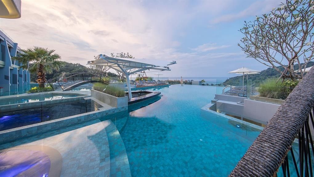 Crest Resort & Pool Villas фото 7