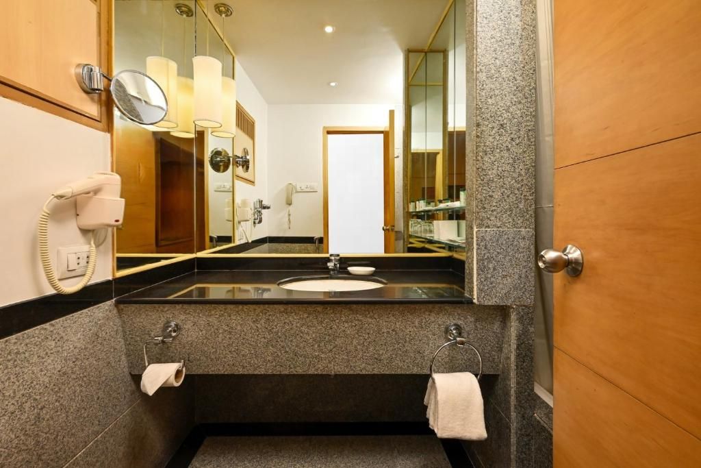 Fariyas Hotel Mumbai фото 28