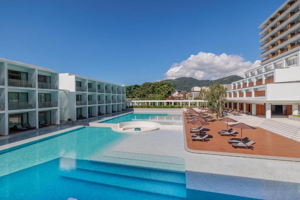 Patong Beach Hotel by See2Sea фото 4