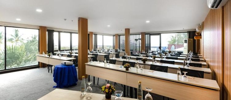 Фото отеля Lovina Beach Club & Resort