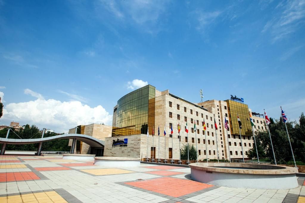 Radisson Blu Hotel Yerevan фото 0