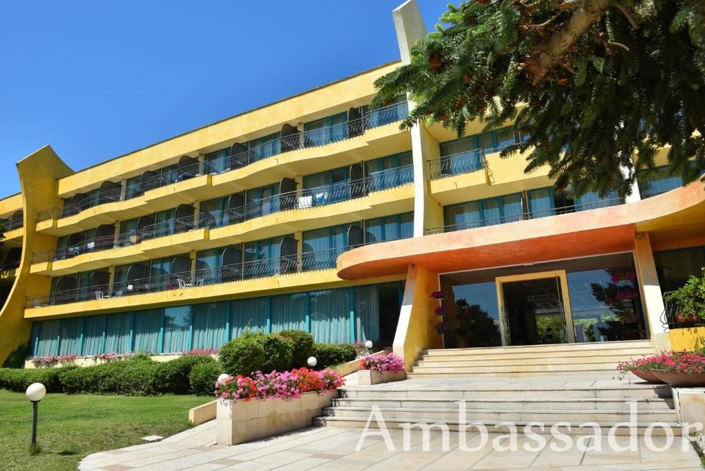 Hotel Ambassador - Free Parking фото 10