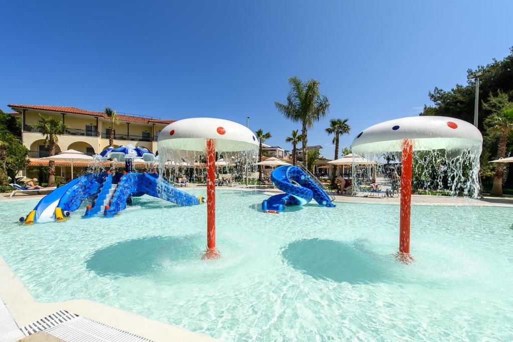 Portes Beach Hotel фото 31