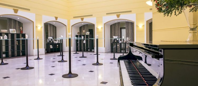 Фото отеля Cosmos Selection Saint-Petersburg Nevsky Royal Hotel
