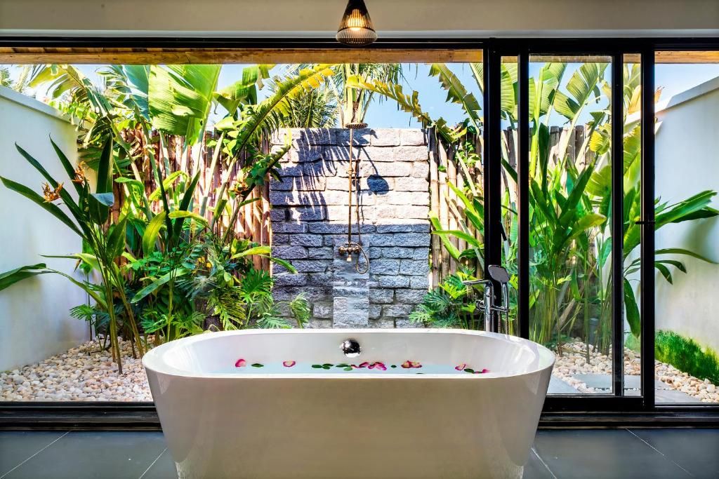 Bliss Hoi An Beach Resort & Wellness фото 50