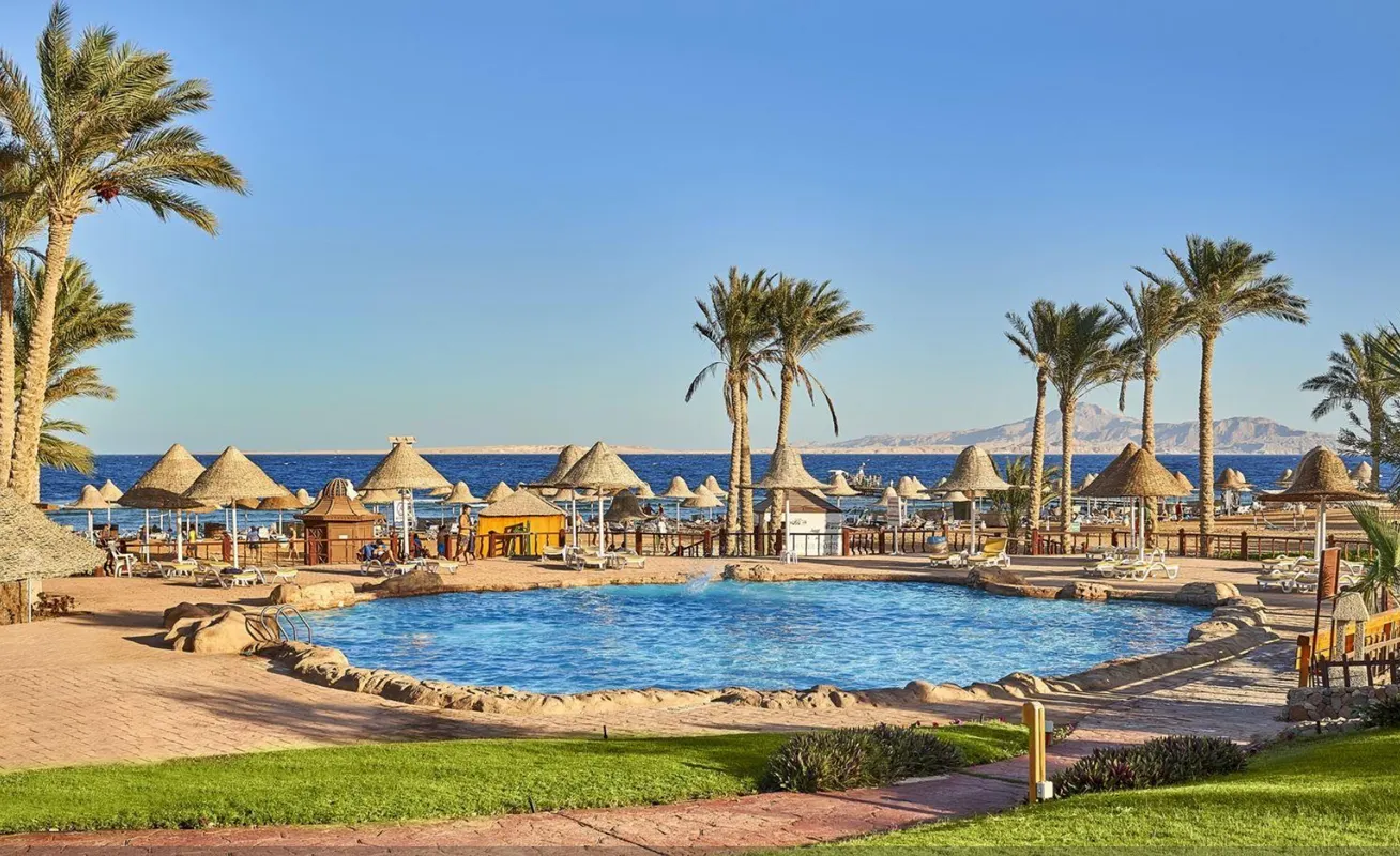 Parrotel Beach Resort фото 1