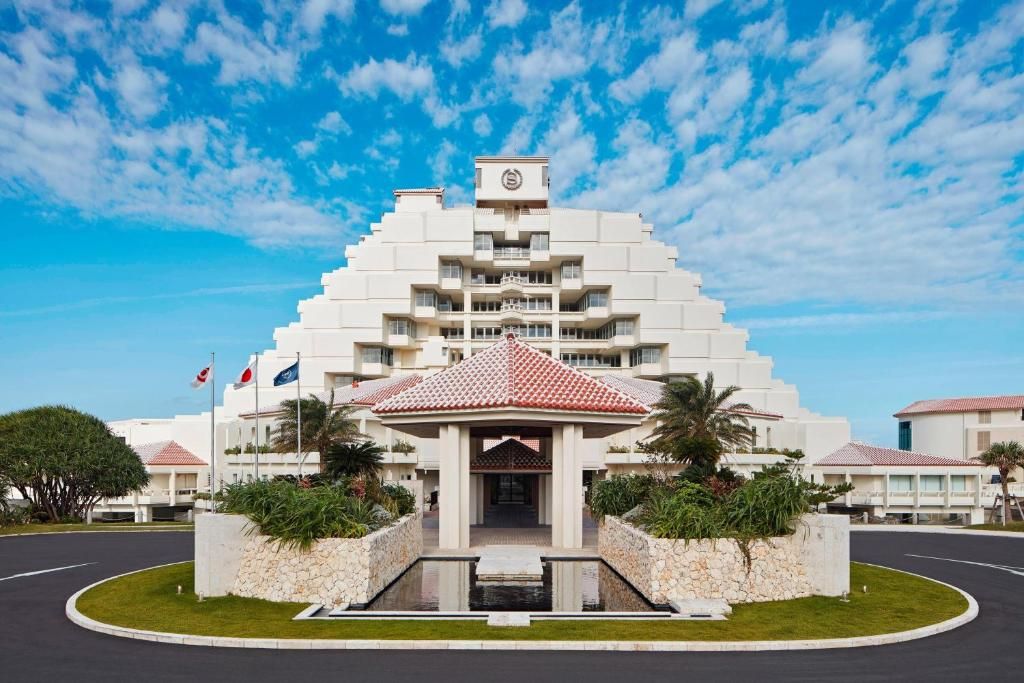 Sheraton Okinawa Sunmarina Resort фото 38