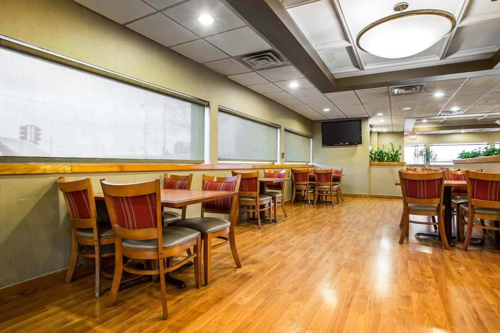 Quality Inn Midway Airport фото 23