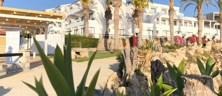 Фото отеля Vrachia Beach Hotel & Suites