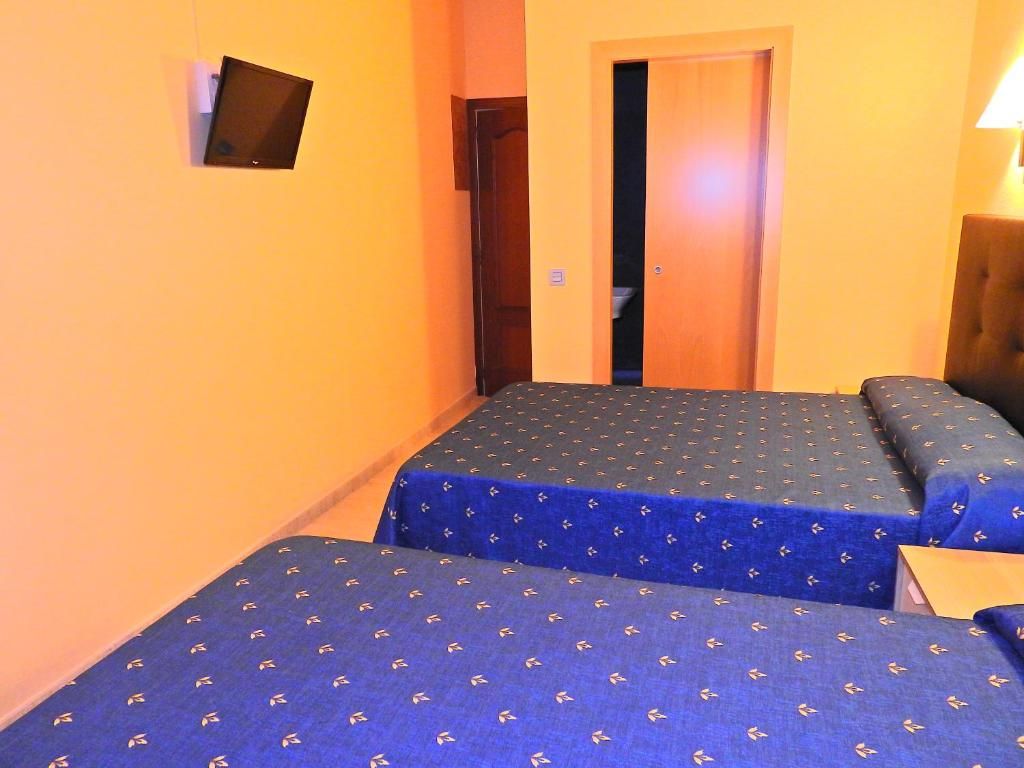Хостел «Hostal Bonavista» фото 14