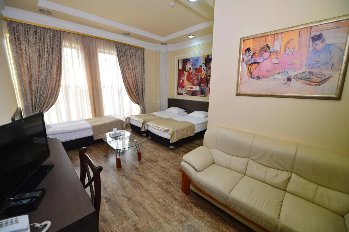 Deluxe Hotel Yerevan фото 5