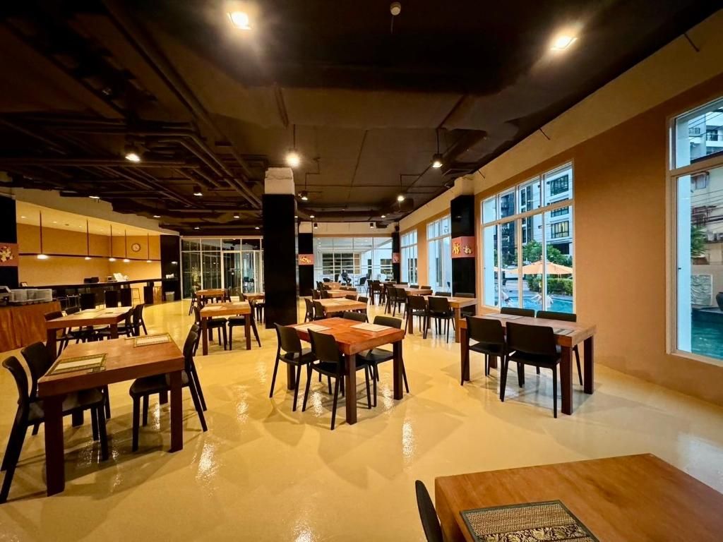 Crown Pattaya Beach Hotel фото 44