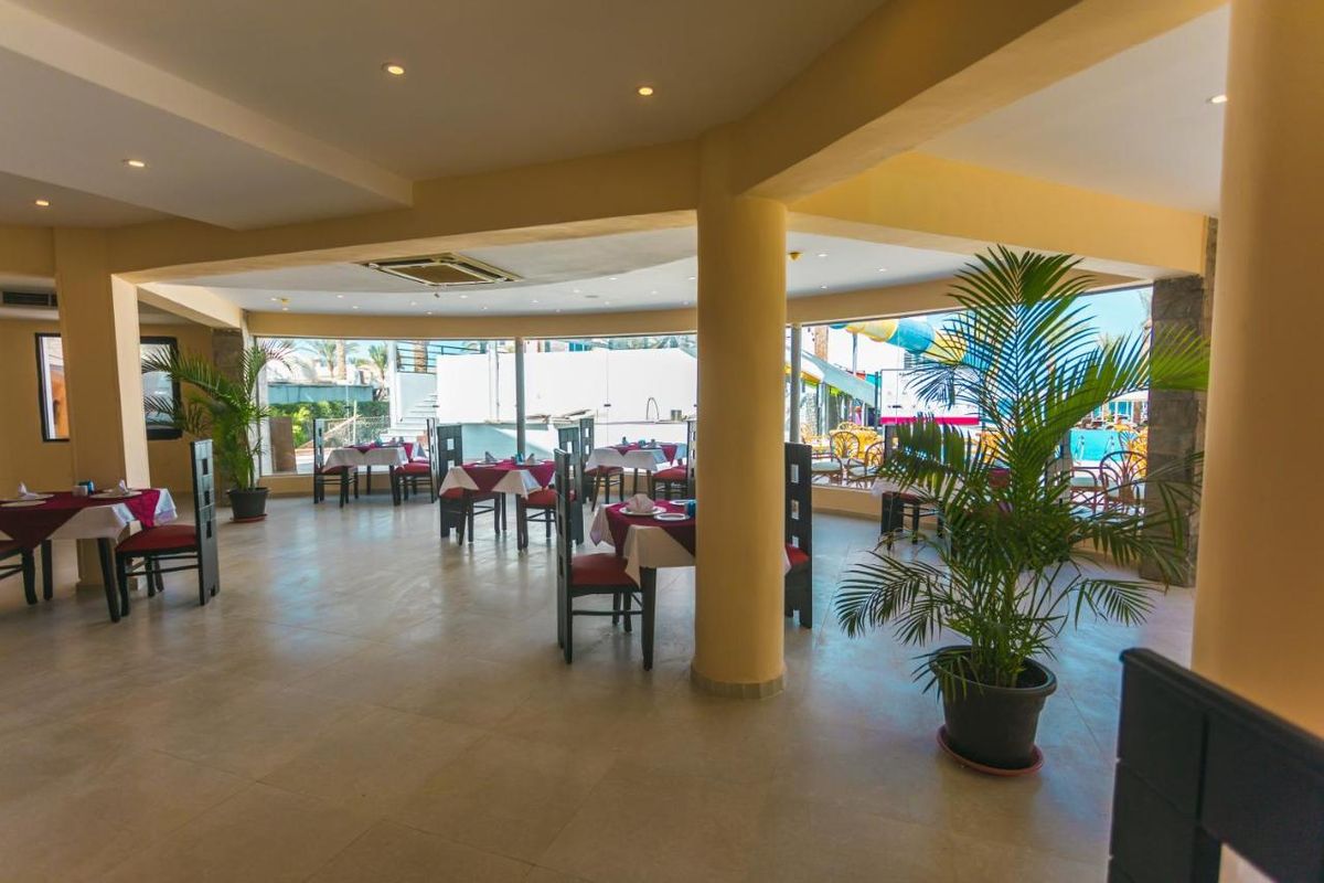 La Rosa Waves Resort фото 16