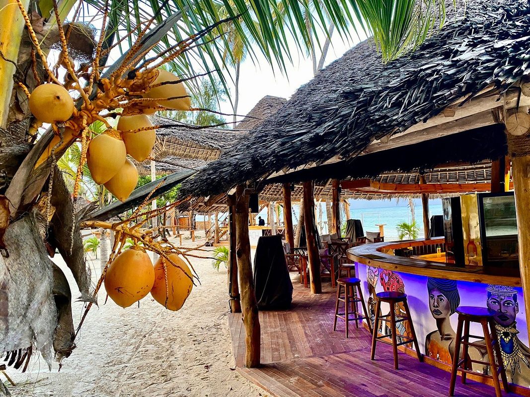 Tiki Beach Club & Resort фото 7