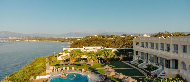 Фото отеля Niforeika Beach Hotel & Bungalows