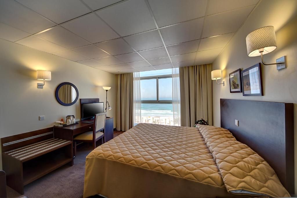 Ajman Beach Hotel фото 34