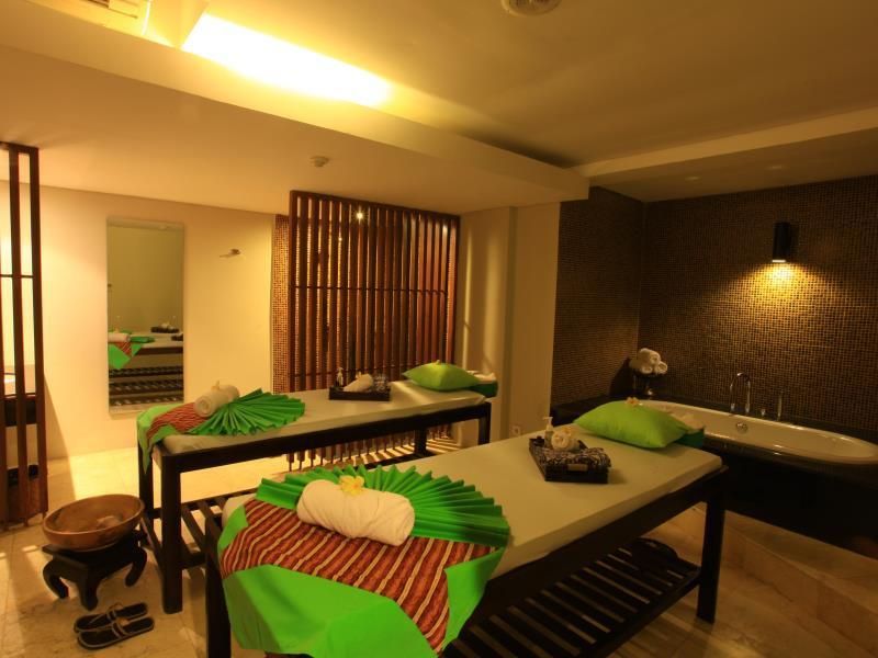 Grand Whiz Hotel Nusa Dua фото 14