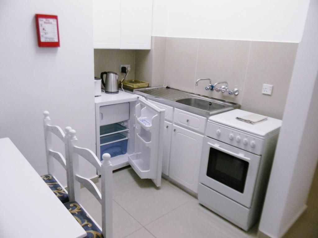 Hilltop Gardens Hotel Apartments фото 4