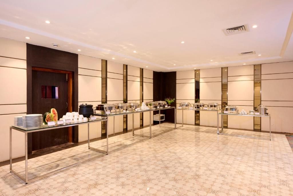 Sea Breeze Sarovar Portico фото 43
