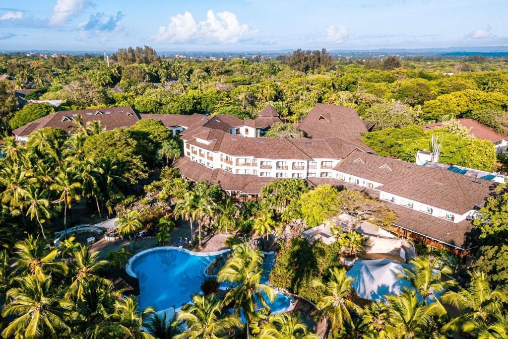 Diani Reef Beach Resort & Spa фото 3