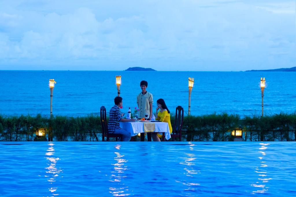 Hon Rom Central Beach Resort фото 20