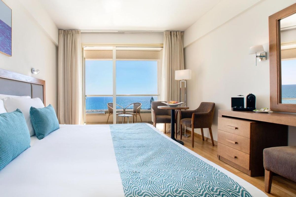 Golden Bay Beach Hotel фото 4