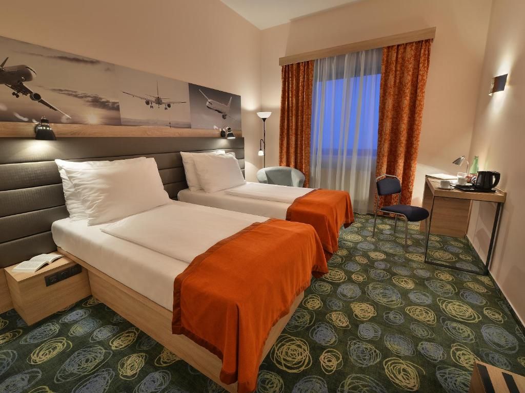 Ramada Airport Hotel Prague фото 46