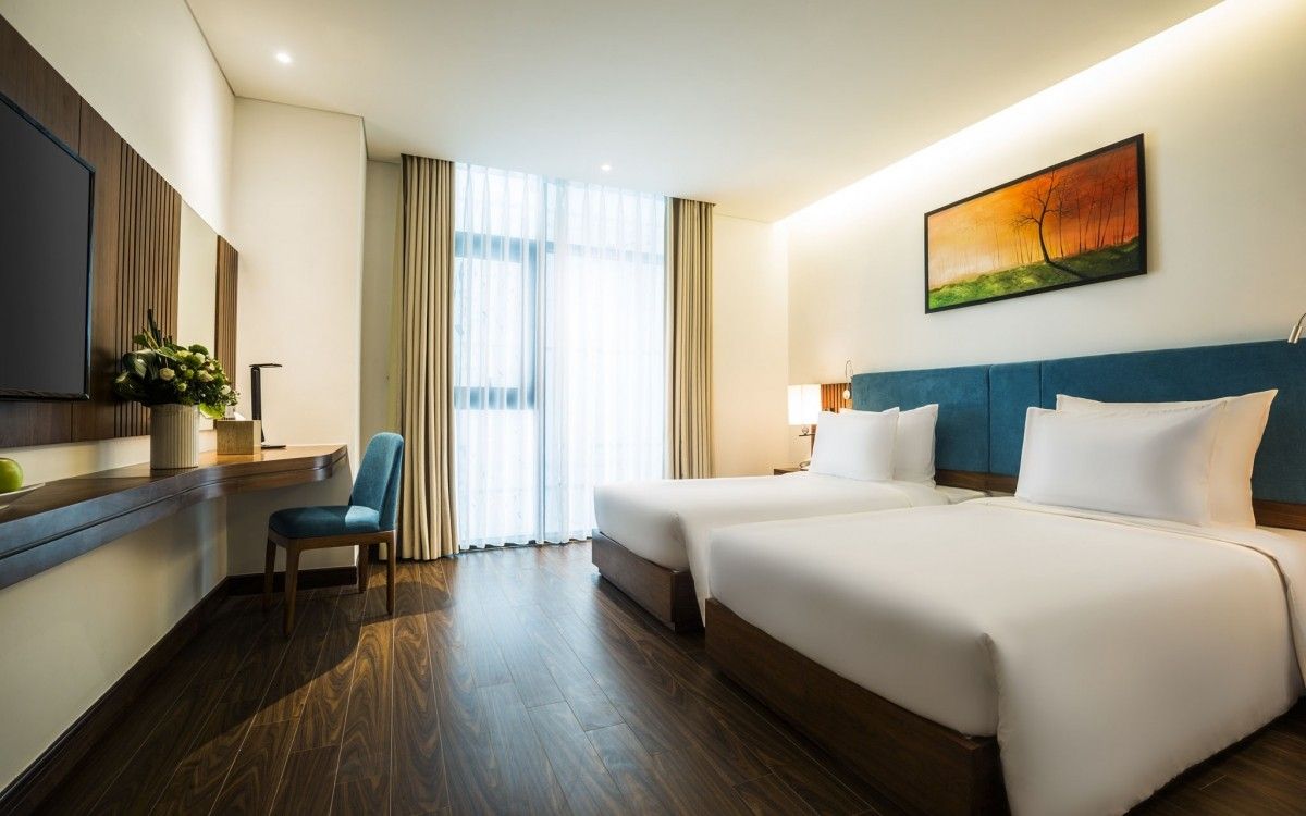 Maximilan Danang Beach Hotel фото 3