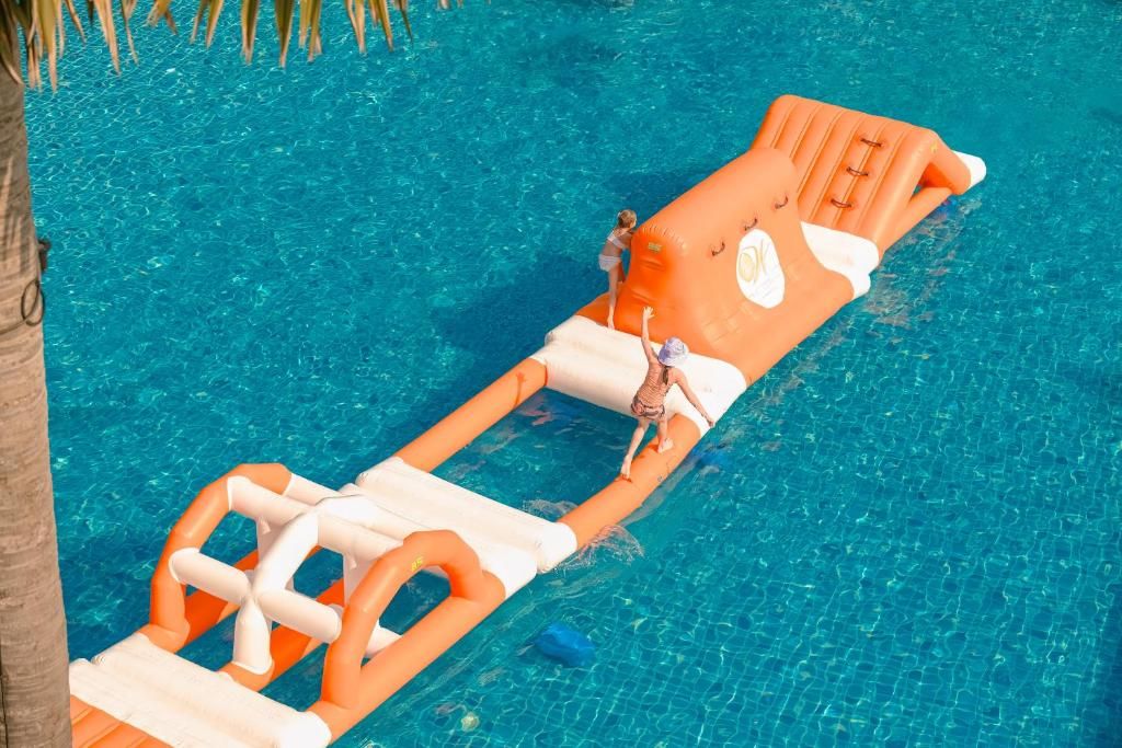 Welcome World Beachfront Resort фото 61