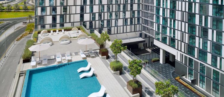 Фото отеля Staybridge Suites Dubai Al-Maktoum Airport, an IHG Hotel