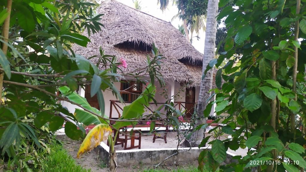 Menai Bay Beach Bungalows фото 17