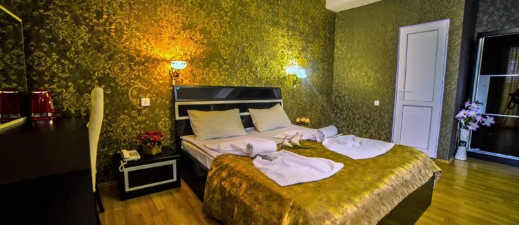 Фото отеля Qeroli Hotel
