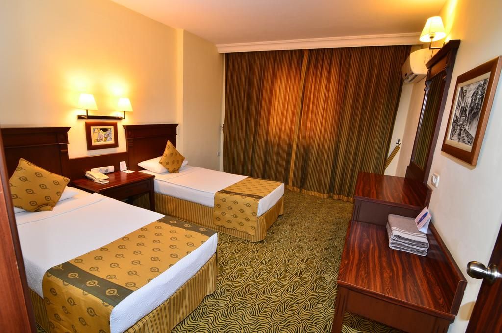 Royal Garden Suit Hotel фото 21