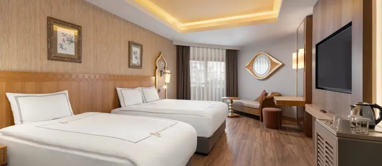 Фото отеля Royal Dragon Hotel