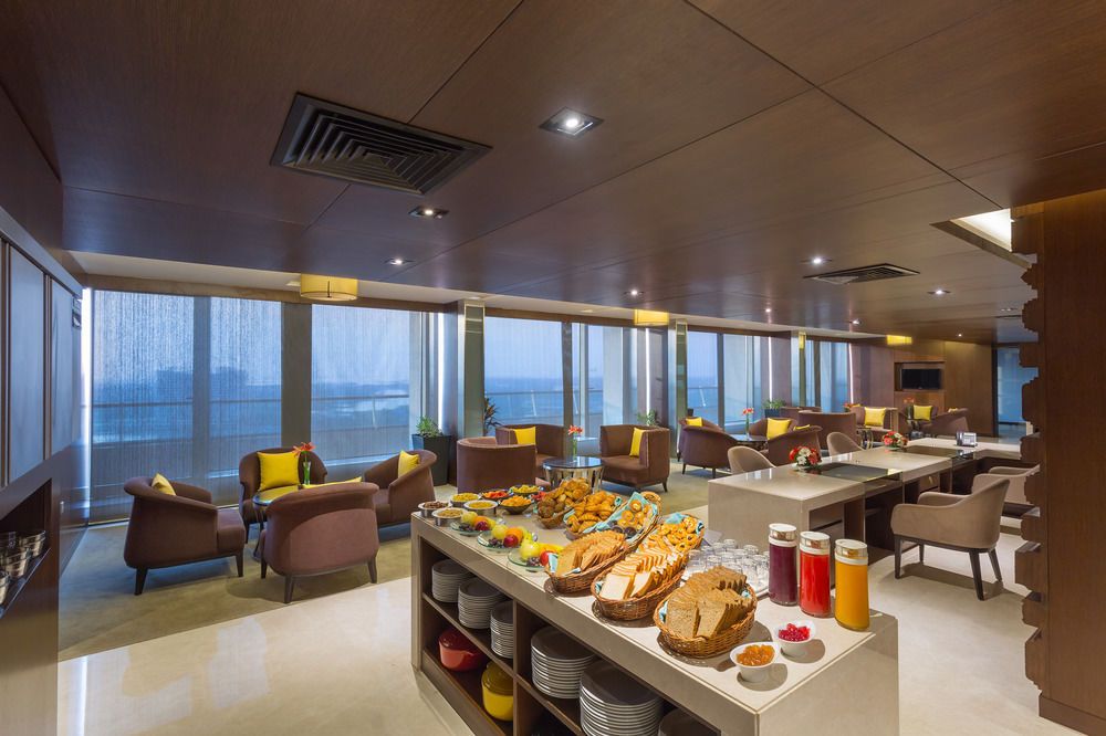 Crowne Plaza Kochi фото 42